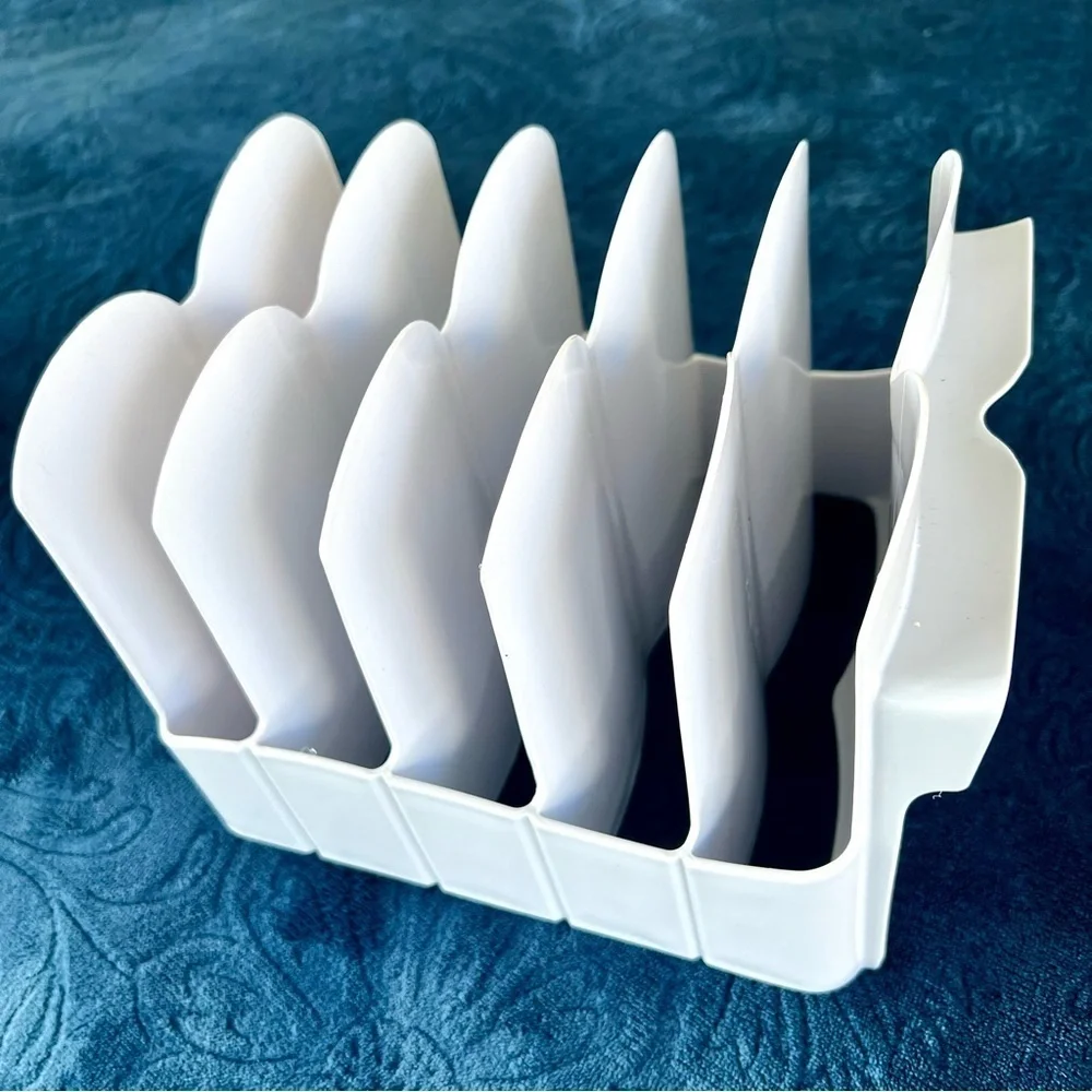Kiinde Keeper 5-Slot Breast Milk Storage Organizer white baby